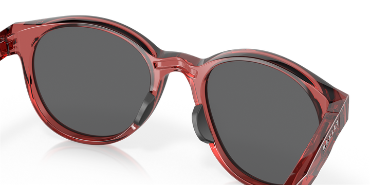 Oakley Spindrift Color: Prizm Black Polarized Lenses, Berry Frame  3