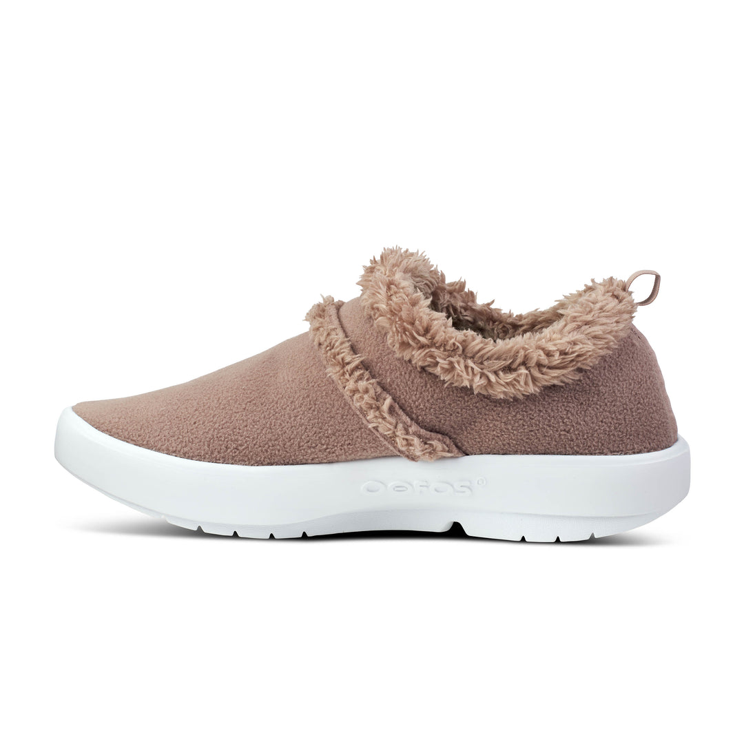 Women's Oofos OOCoozie Low Shoe Color: Chocolate Sherpa