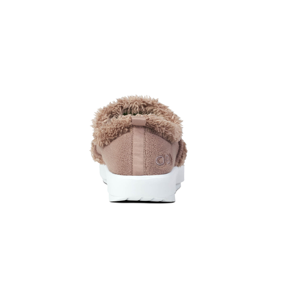 Women's Oofos OOCoozie Low Shoe Color: Chocolate Sherpa