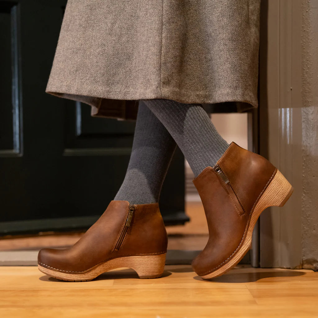 Women's Dansko Lizanne Boot Color: Tan Oiled 7