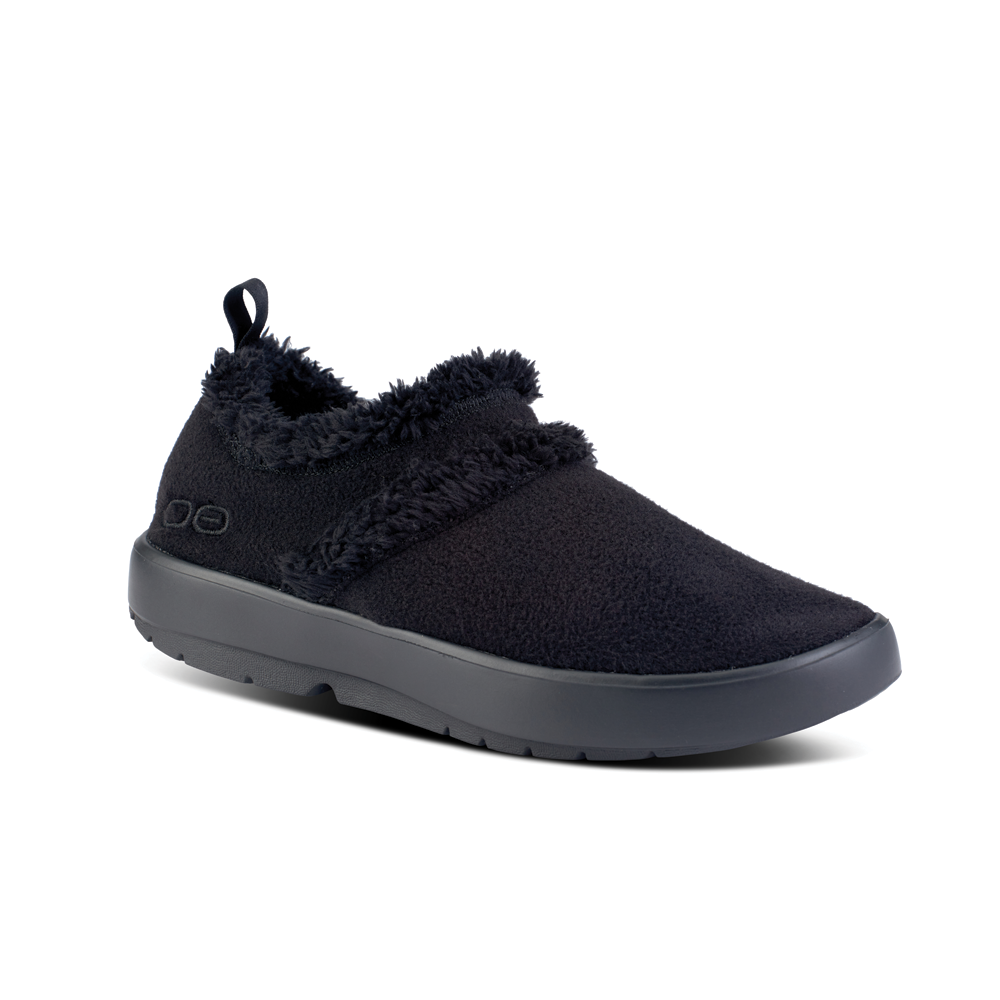Women's Oofos OOCoozie Low Shoe Color: Black Sherpa