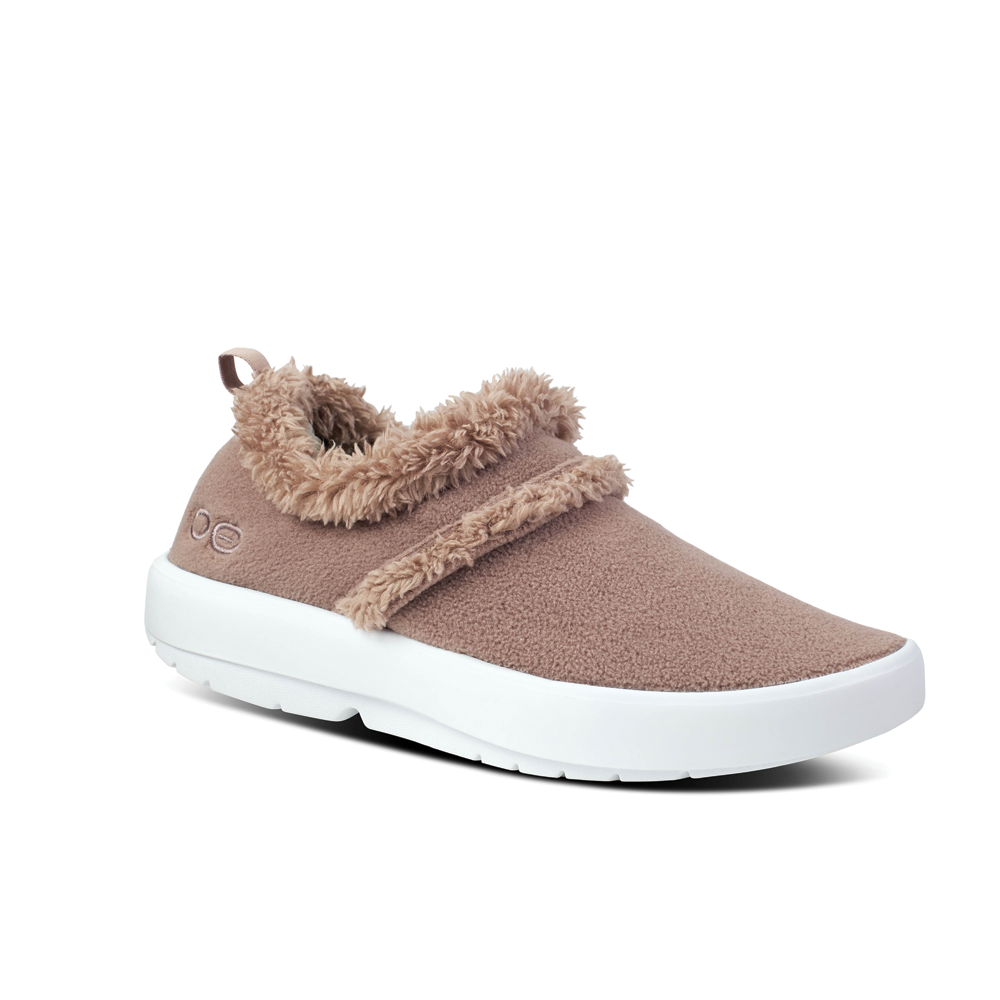 Women's Oofos OOCoozie Low Shoe Color: Chocolate Sherpa